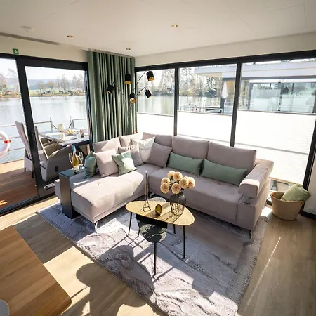 Schoenes Hausboot In Hoexter Boffzen