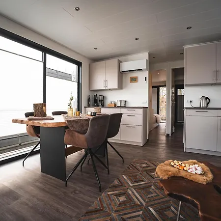 Schoenes Hausboot In Hoexter Botel Höxter