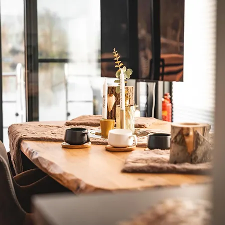 Schoenes Hausboot In Hoexter