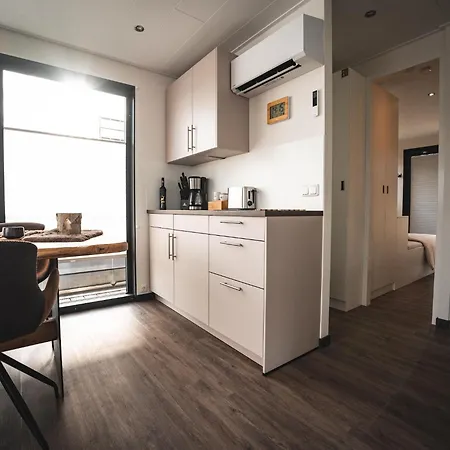 Botel Schoenes Hausboot In Hoexter