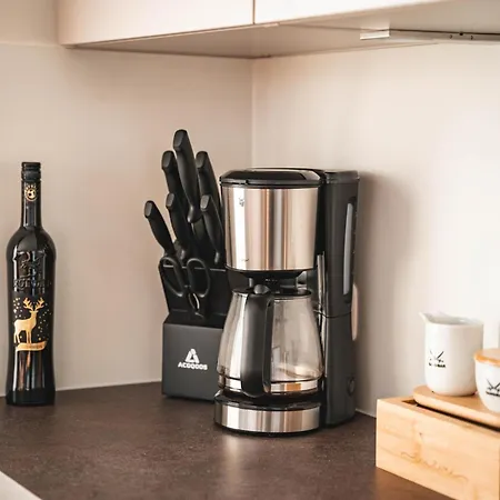 Schoenes Hausboot In Hoexter *