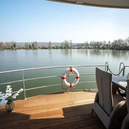 Botel Schoenes Hausboot In Hoexter *