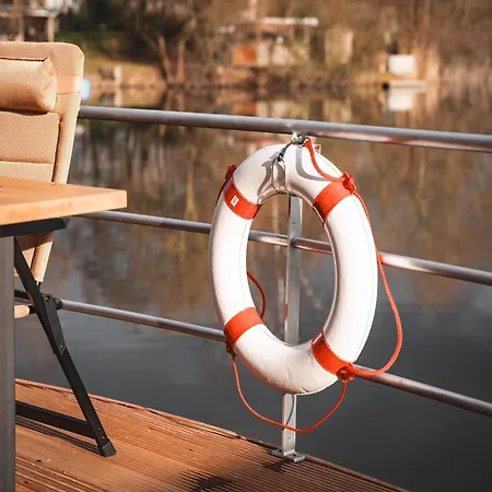 Schoenes Hausboot In Hoexter Botel