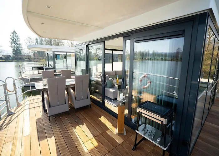 Schoenes Hausboot In Hoexter * Höxter