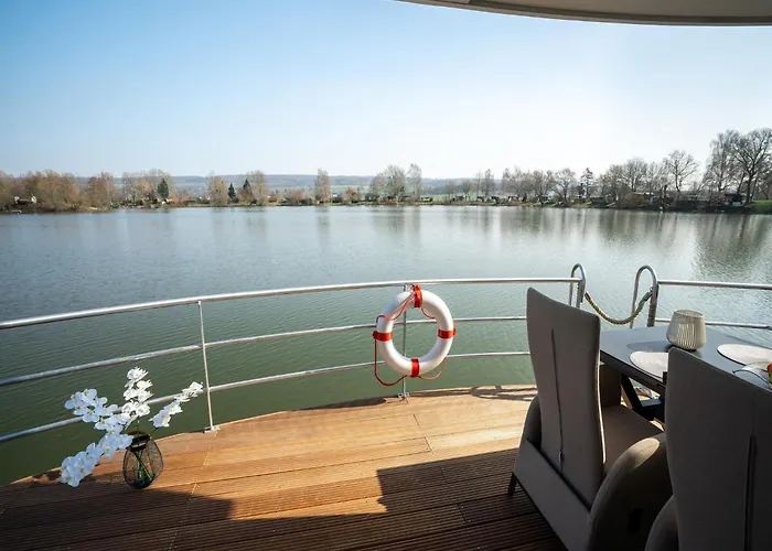 Bateau-hôtel Schoenes Hausboot In Hoexter *